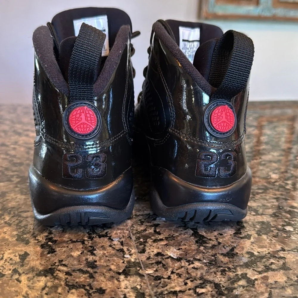 Air Jordan 9 retro Kids Black and Red Sneakers EUC 5Y